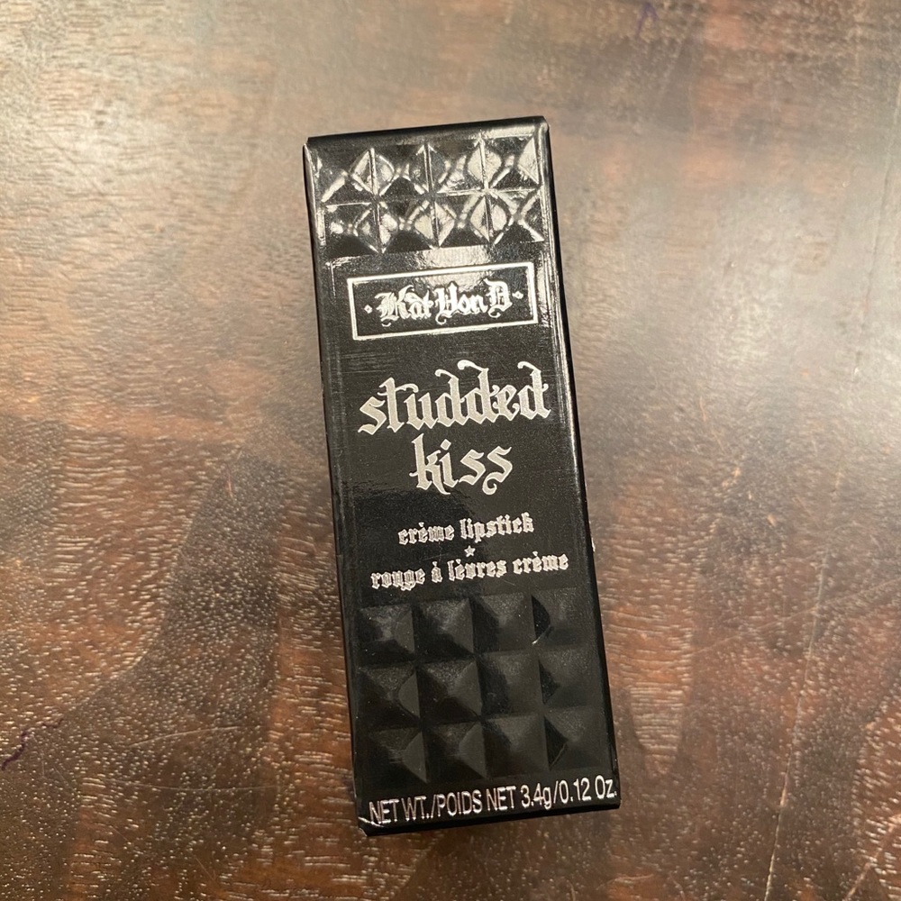 KAT VON D brown lipstick